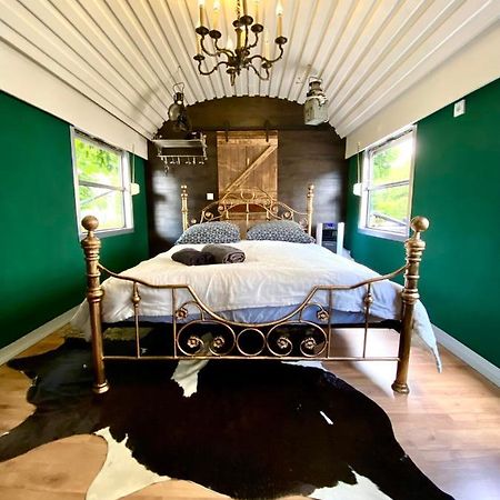 Gleis 1, Eisenbahn Waggon Mit Whirlpool Und Ofen Villa Dahlem  Exterior photo