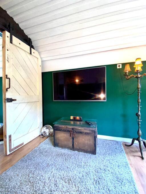 Gleis 1, Eisenbahn Waggon Mit Whirlpool Und Ofen Villa Dahlem  Exterior photo